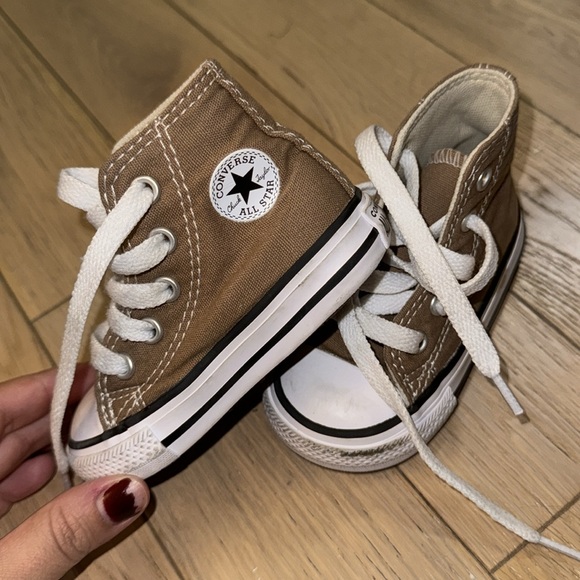 Converse - Picture 2 of 4